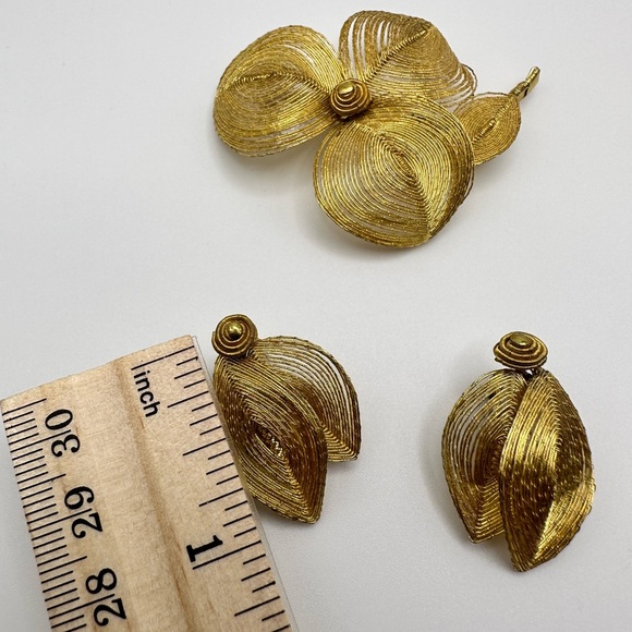 Rarely find Vintage Signed West Germany leaves clip earrings and brooch set - Picture 11 of 11